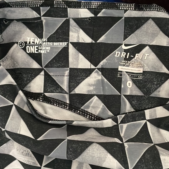 Nike cropped grey and white leggings cropped - Picture 3 of 3